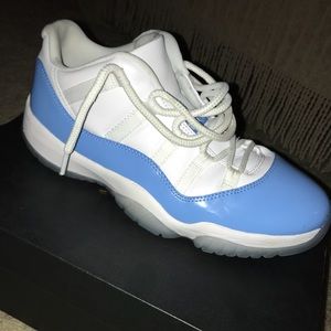 Mens Jordan 11 Low ( UNC ) Size 9.5
